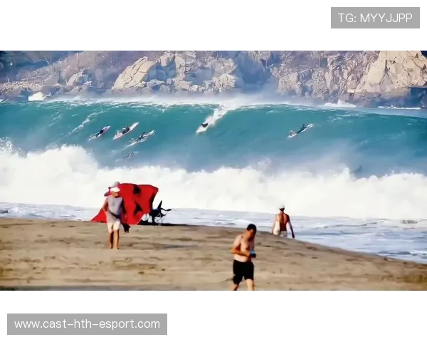 冲浪选手与海浪合影成艺术展览参展作品