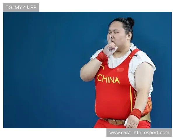 世界举重女子青年联赛：新人创造赛季佳绩，女子世界举重冠军自信身材好